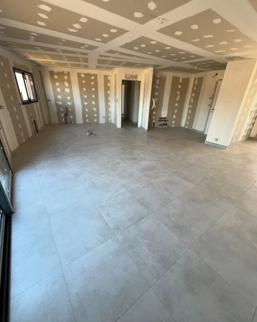 Sejour carrelage grand format gris beton
